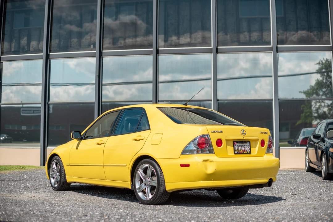 2001 Lexus IS 1st Gen - Image 11 of 31
