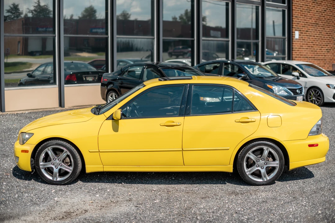 2001 Lexus IS 1st Gen - Image 9 of 31