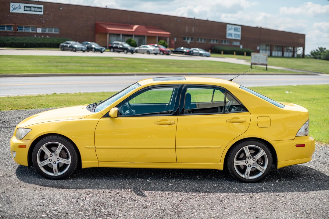 2001 Lexus IS 1st Gen - Image 10 of 31