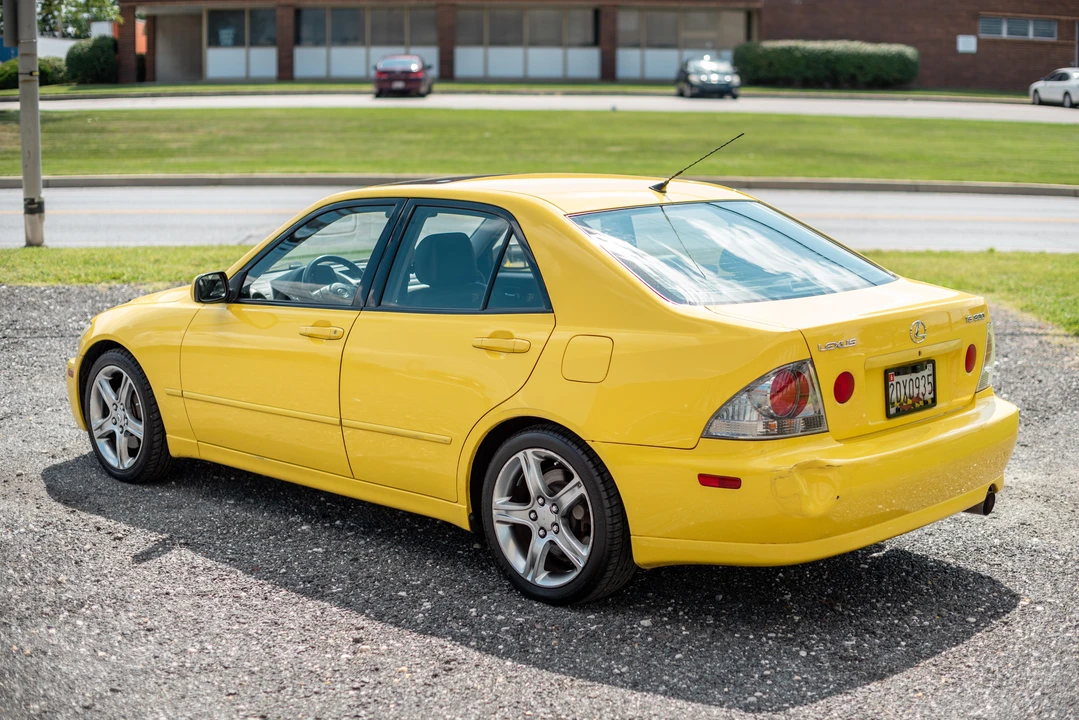 2001 Lexus IS 1st Gen - Image 13 of 31