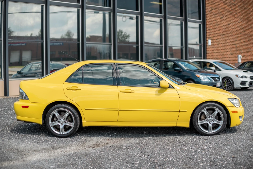 2001 Lexus IS 1st Gen - Image 17 of 31