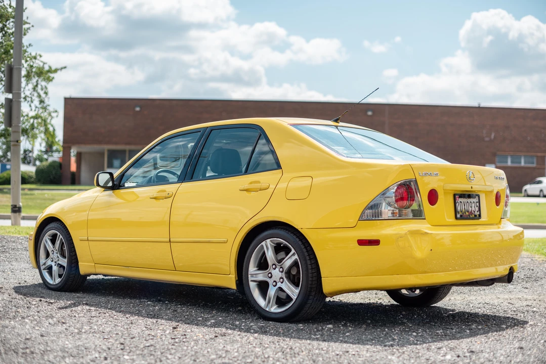 2001 Lexus IS 1st Gen - Image 12 of 31