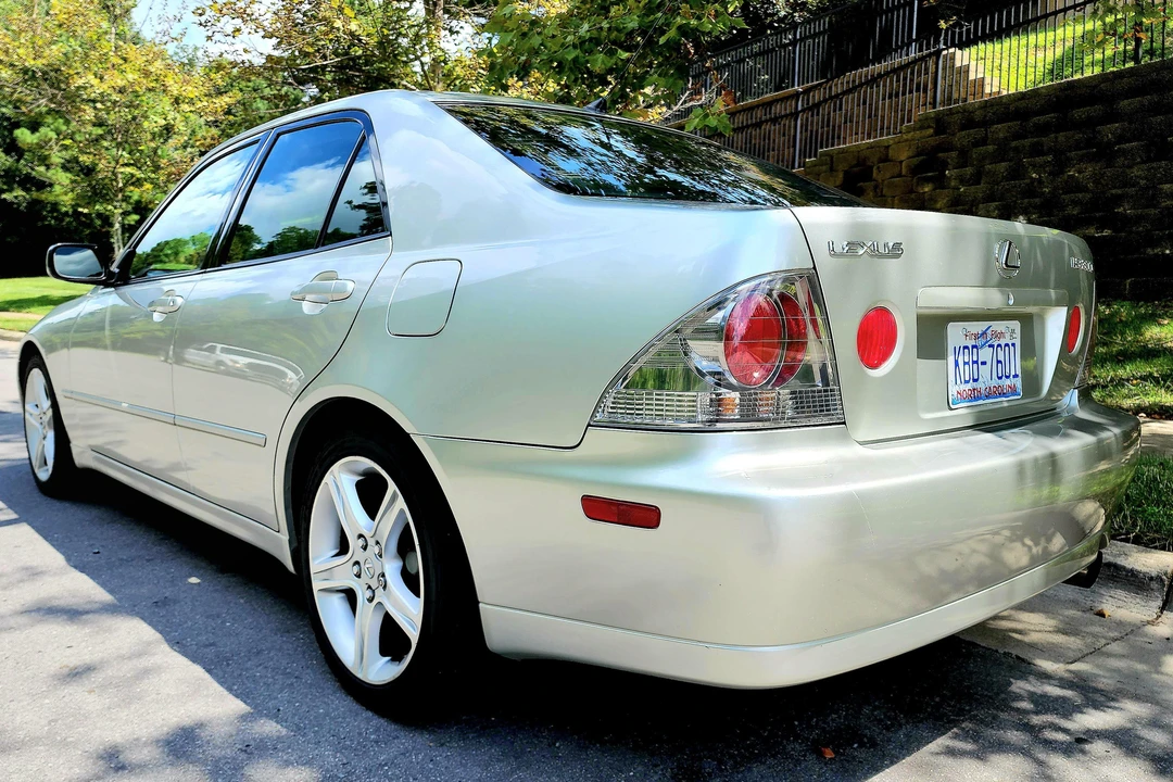 2001 Lexus IS 1st Gen - Image 14 of 31