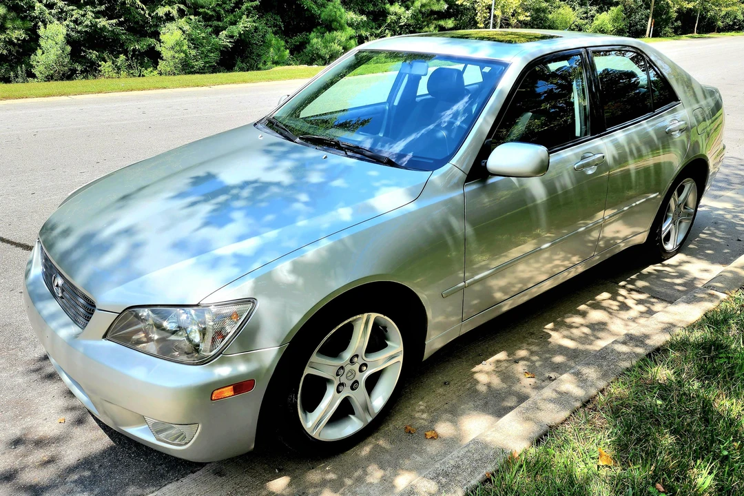 2001 Lexus IS 1st Gen - Image 11 of 31