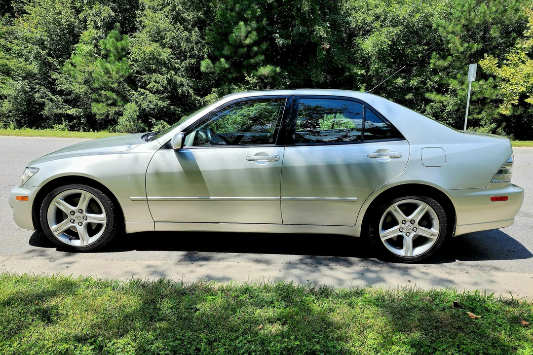 2001 Lexus IS 1st Gen - Image 12 of 31