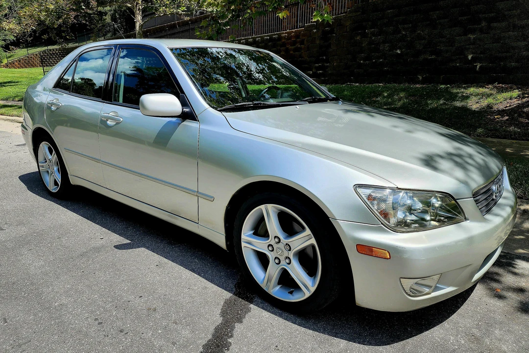 2001 Lexus IS 1st Gen - Image 21 of 31