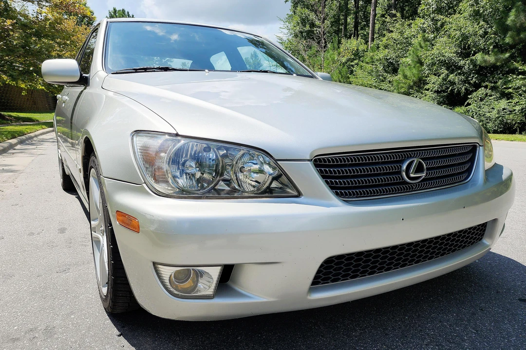 2001 Lexus IS 1st Gen - Image 23 of 31
