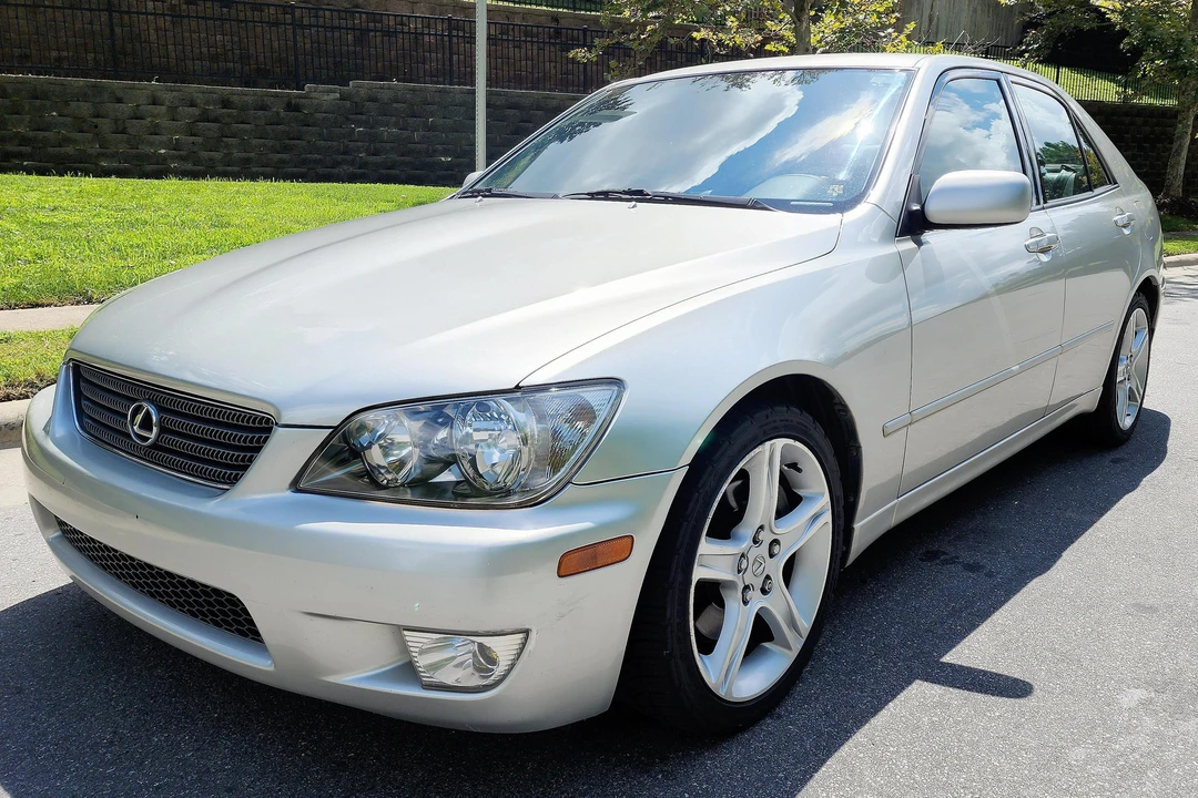 2001 Lexus IS 1st Gen - Image 10 of 31