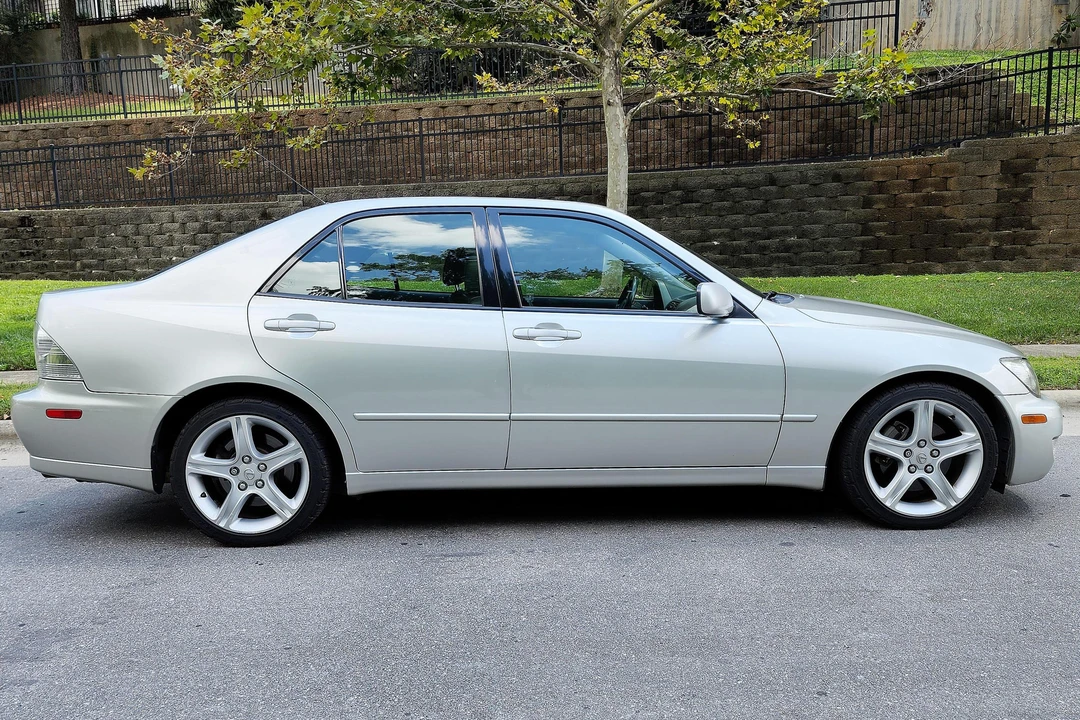2001 Lexus IS 1st Gen - Image 3 of 31