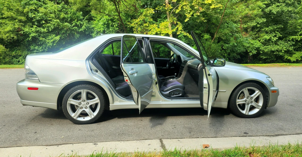 2001 Lexus IS 1st Gen - Image 20 of 31