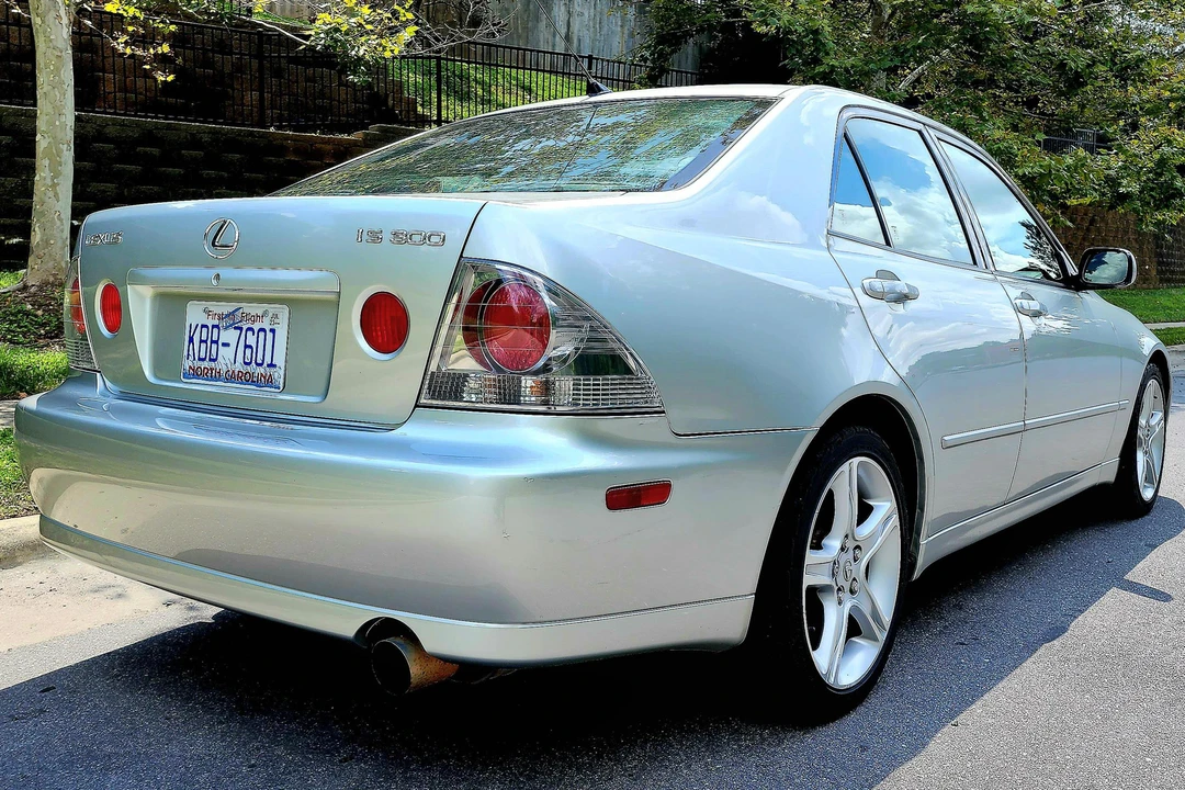 2001 Lexus IS 1st Gen - Image 4 of 31