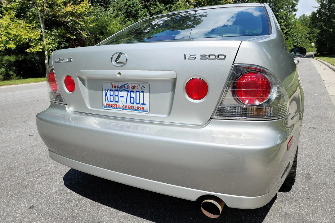 2001 Lexus IS 1st Gen - Image 18 of 31