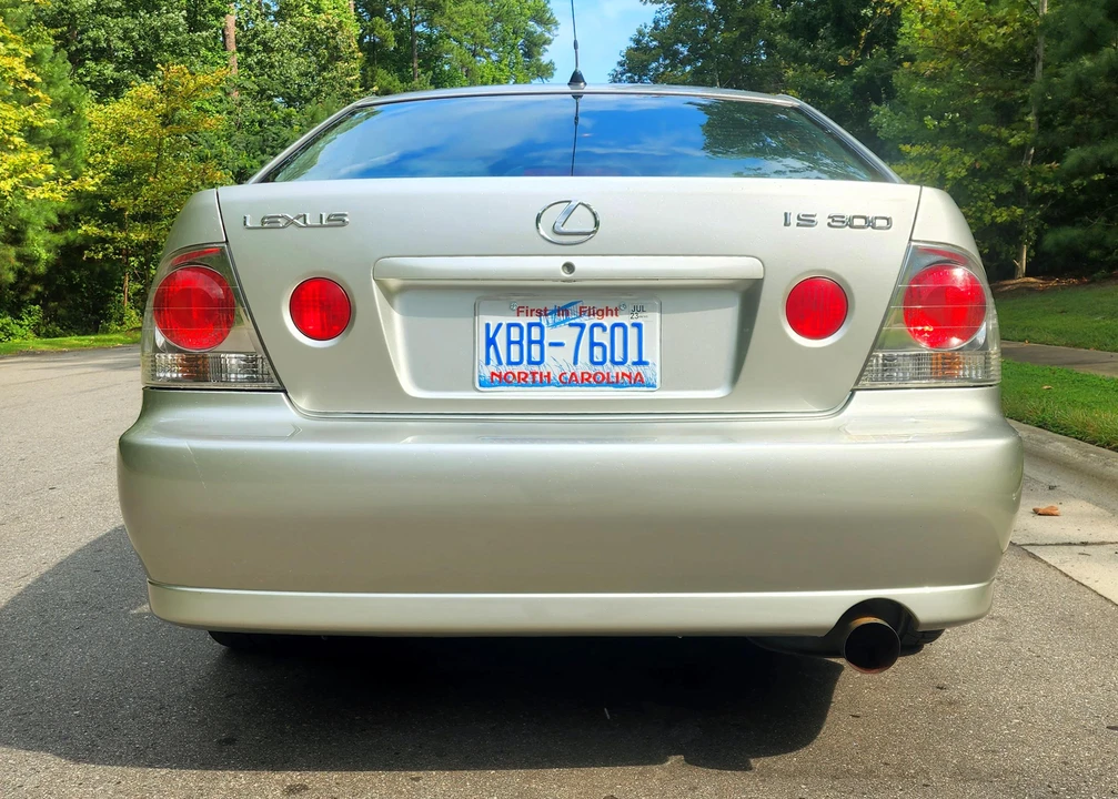 2001 Lexus IS 1st Gen - Image 16 of 31