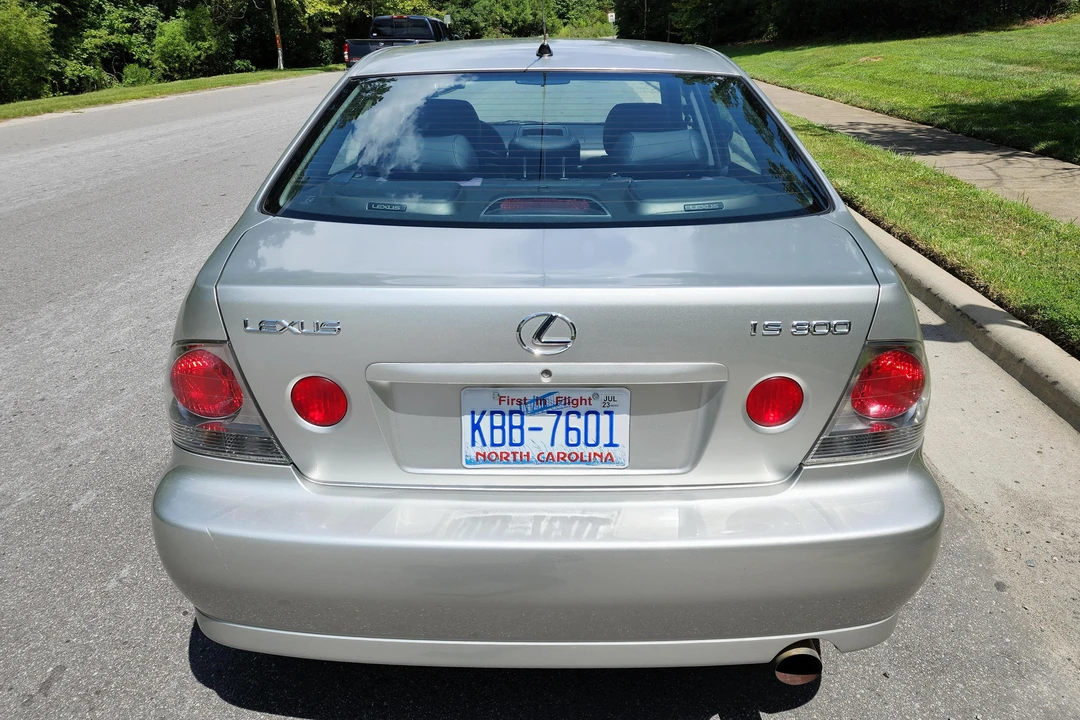 2001 Lexus IS 1st Gen - Image 5 of 31