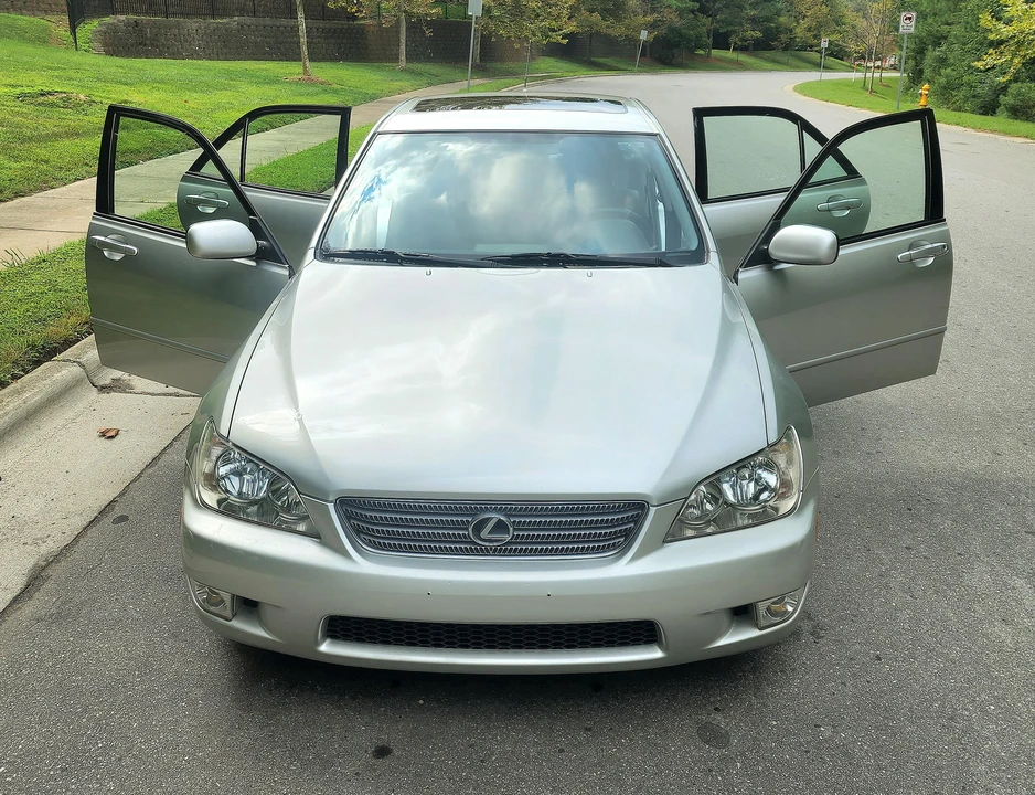 2001 Lexus IS 1st Gen - Image 8 of 31