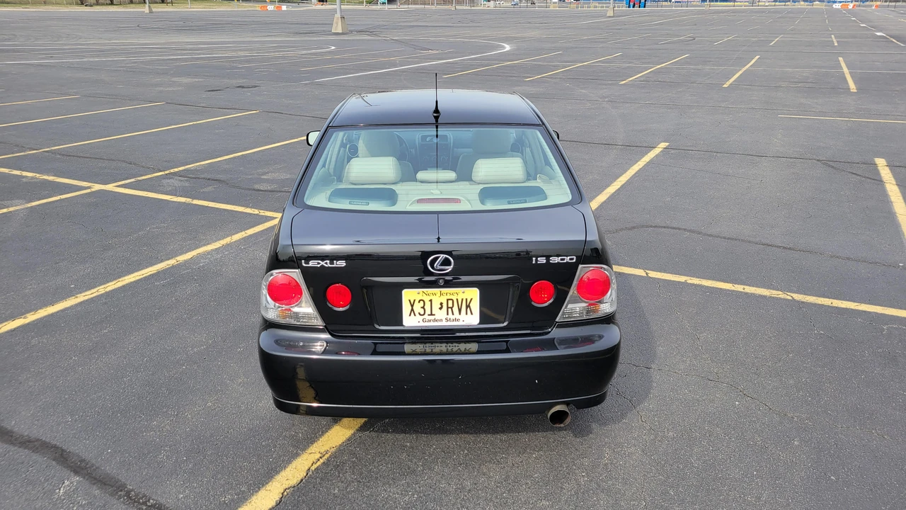 2001 Lexus IS 1st Gen - Image 24 of 31