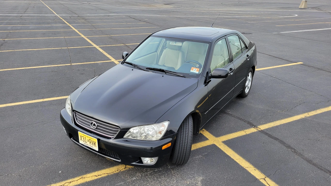 2001 Lexus IS 1st Gen - Image 9 of 31