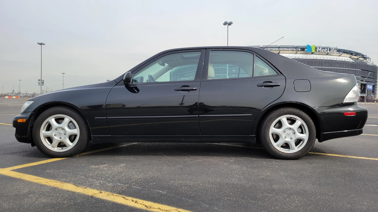 2001 Lexus IS 1st Gen - Image 15 of 31