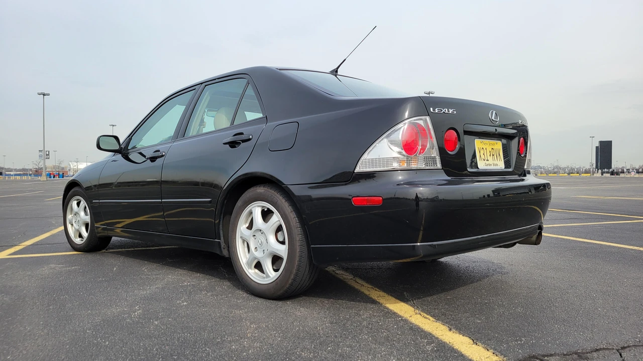 2001 Lexus IS 1st Gen - Image 20 of 31