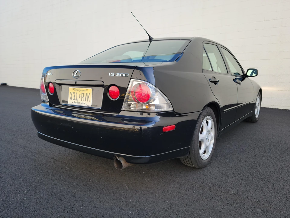 2001 Lexus IS 1st Gen - Image 29 of 31