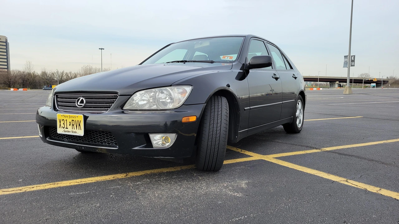 2001 Lexus IS 1st Gen - Image 11 of 31