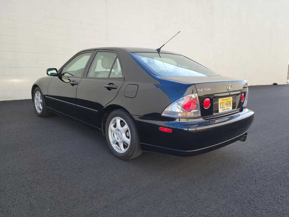 2001 Lexus IS 1st Gen - Image 21 of 31
