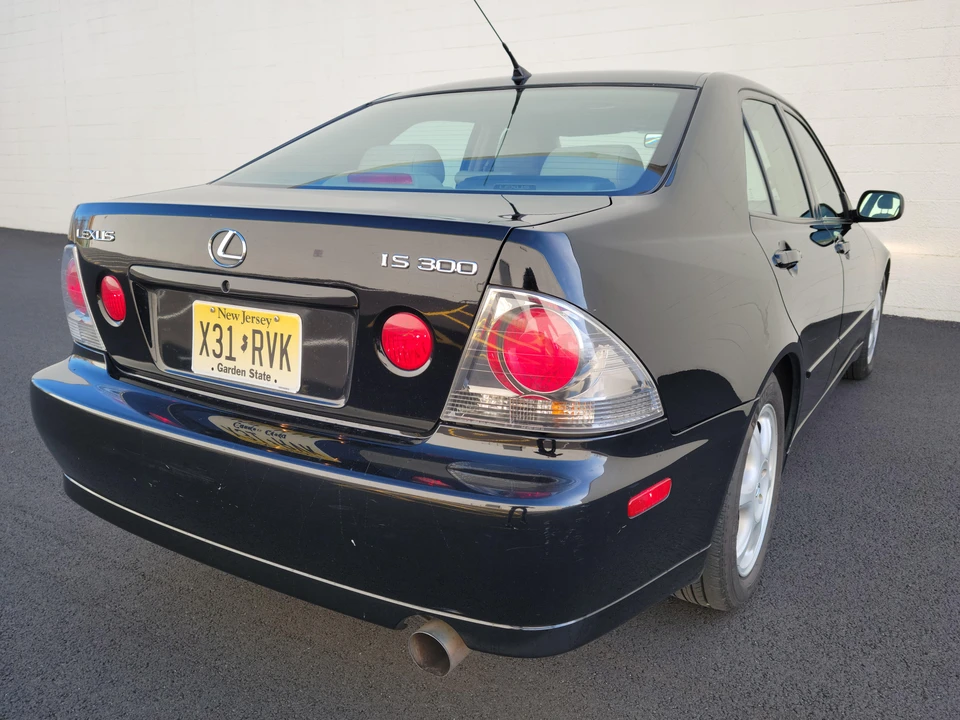 2001 Lexus IS 1st Gen - Image 28 of 31