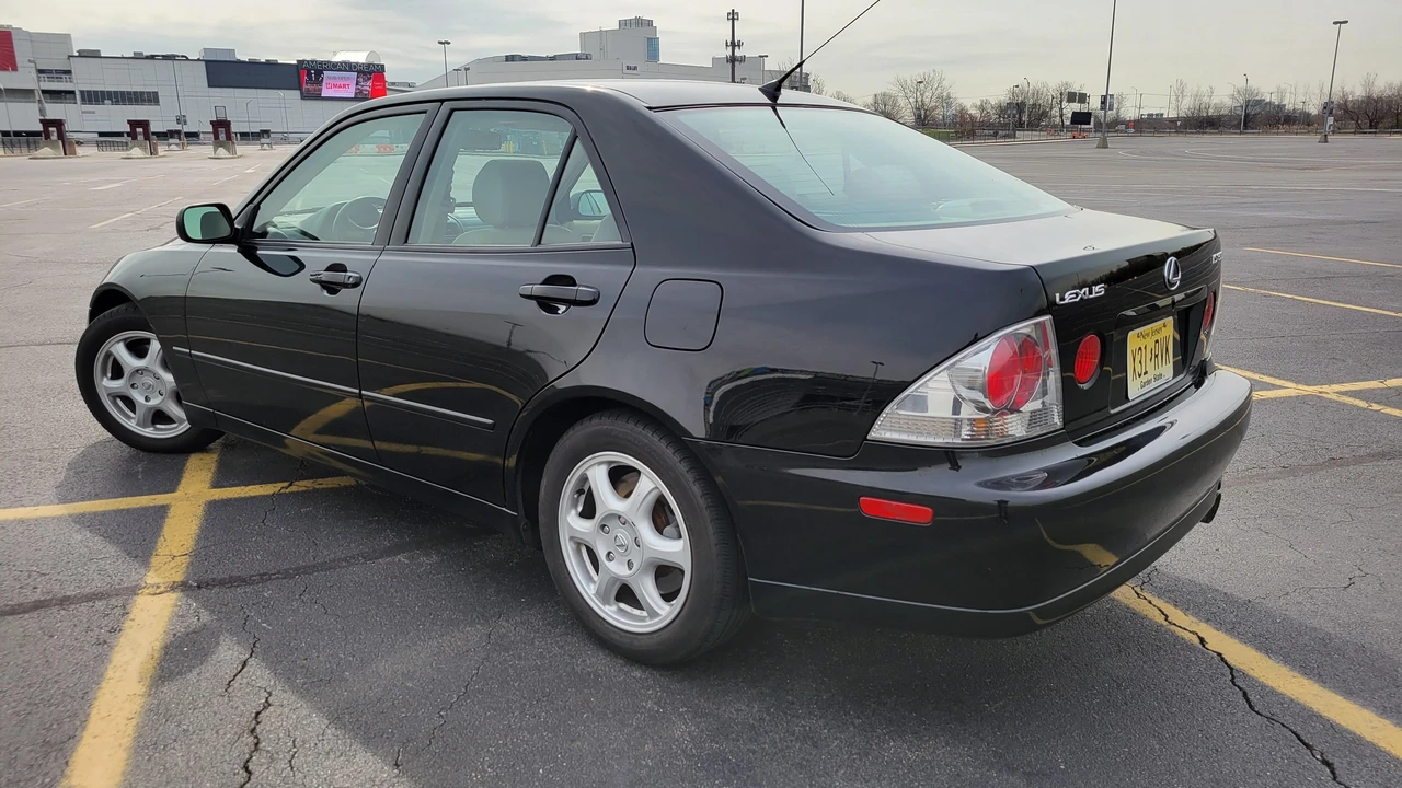 2001 Lexus IS 1st Gen - Image 16 of 31