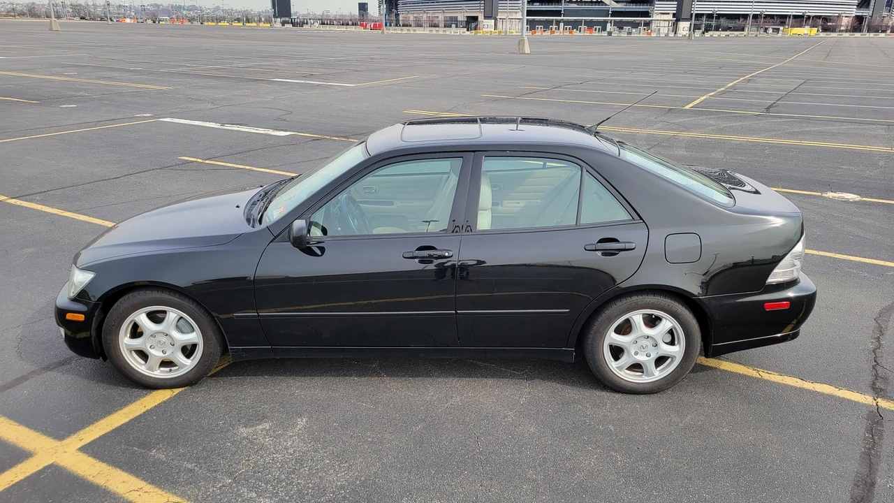 2001 Lexus IS 1st Gen - Image 14 of 31