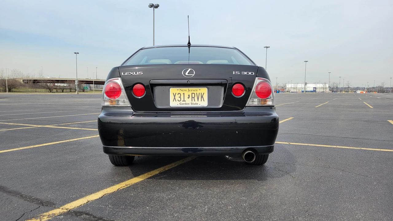 2001 Lexus IS 1st Gen - Image 22 of 31