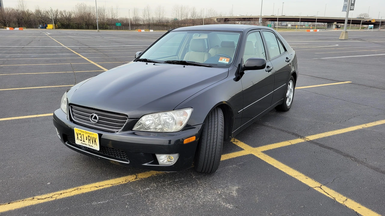 2001 Lexus IS 1st Gen - Image 10 of 31