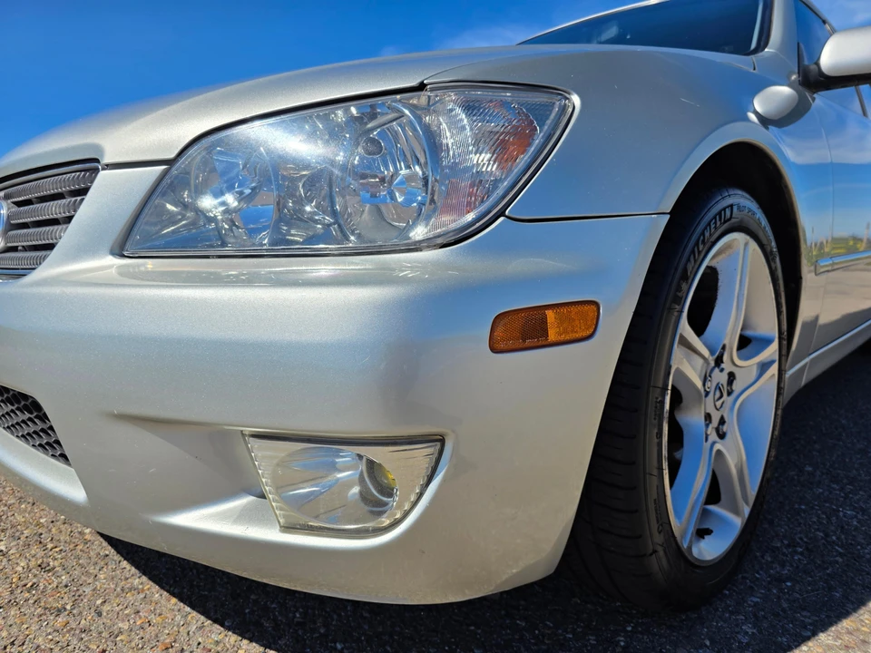 2001 Lexus IS 1st Gen - Image 17 of 31