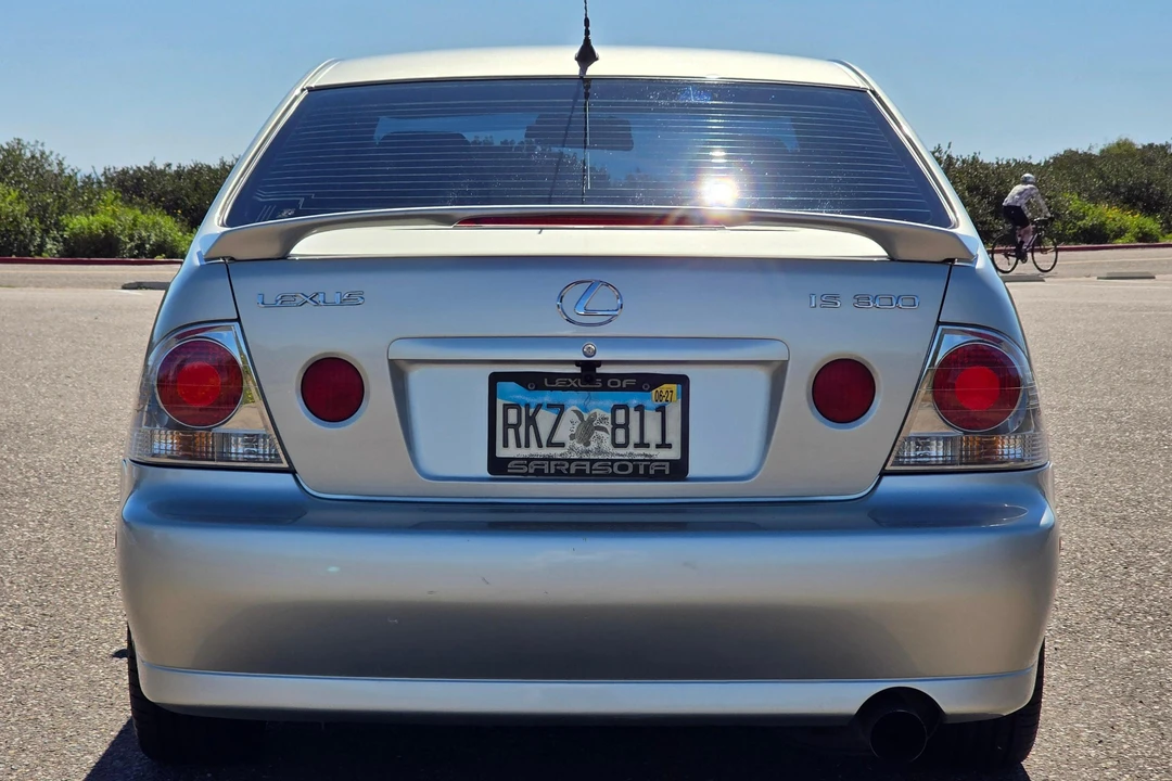2001 Lexus IS 1st Gen - Image 5 of 31