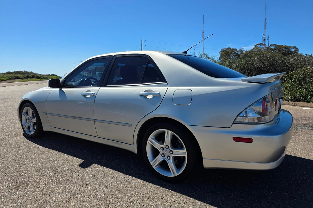 2001 Lexus IS 1st Gen - Image 4 of 31