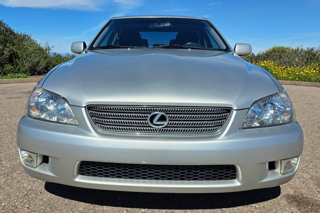 2001 Lexus IS 1st Gen - Image 2 of 31
