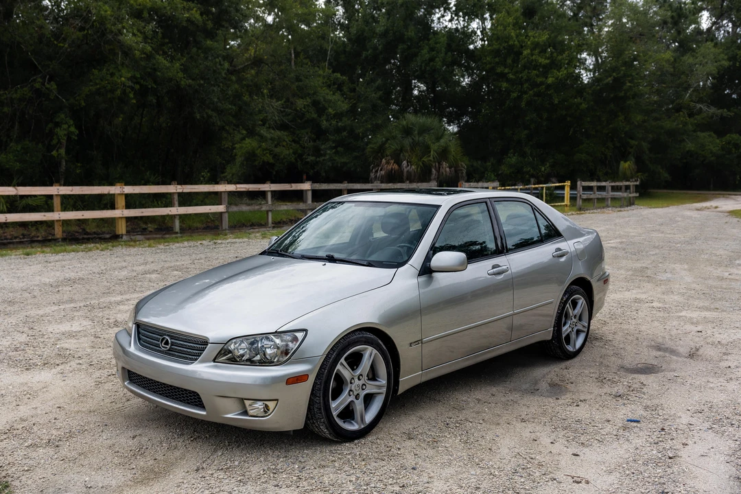 2001 Lexus IS 1st Gen - Image 9 of 31