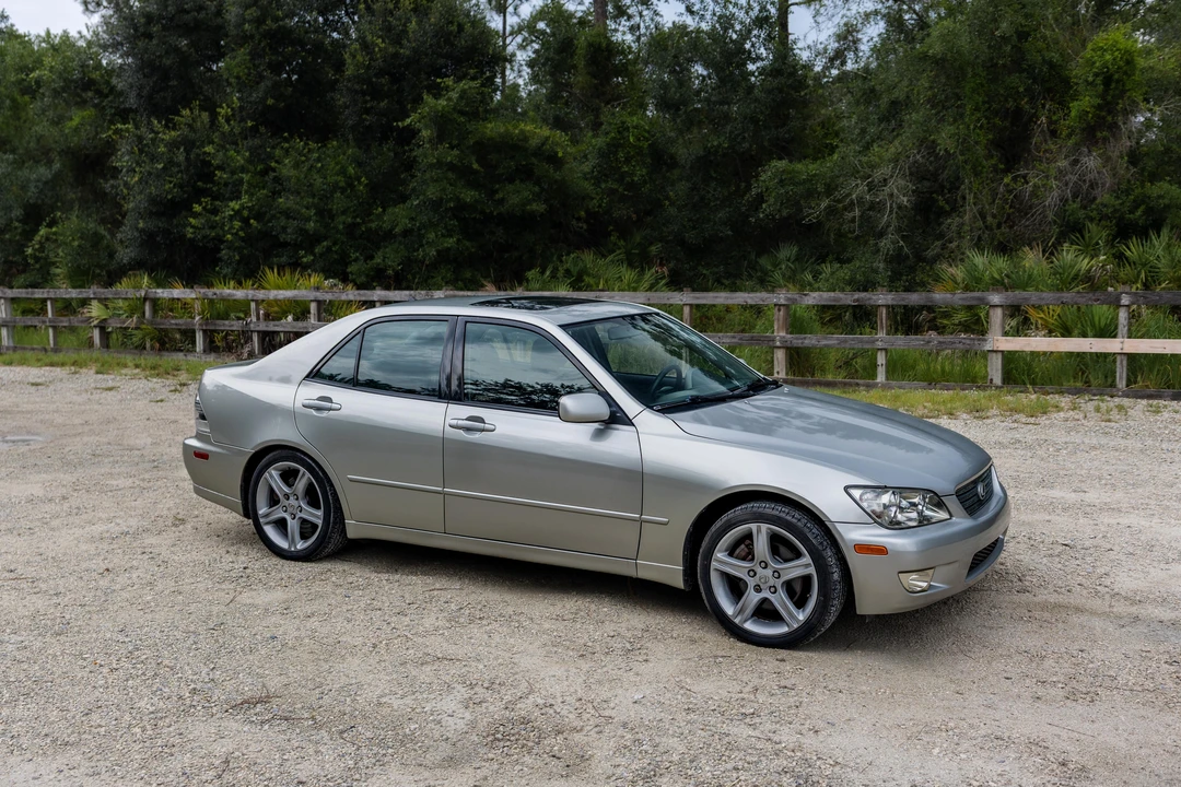 2001 Lexus IS 1st Gen - Image 28 of 31