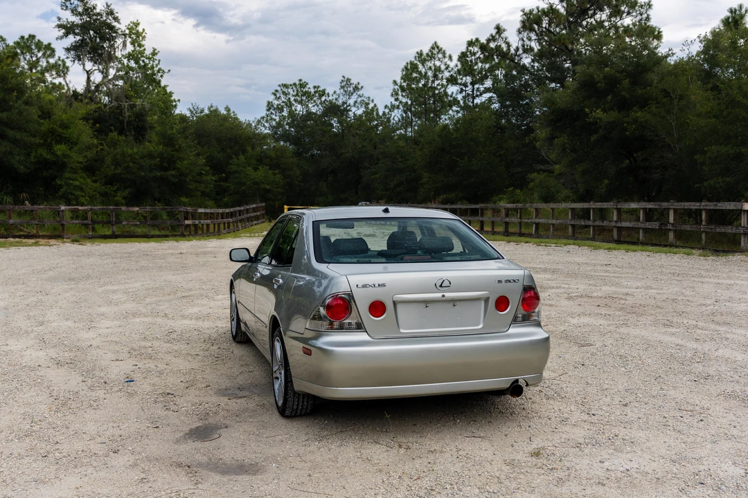 2001 Lexus IS 1st Gen - Image 18 of 31