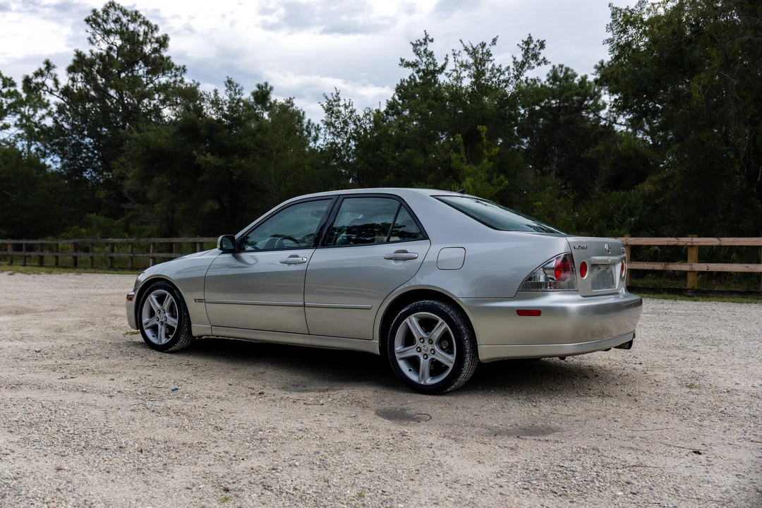 2001 Lexus IS 1st Gen - Image 15 of 31
