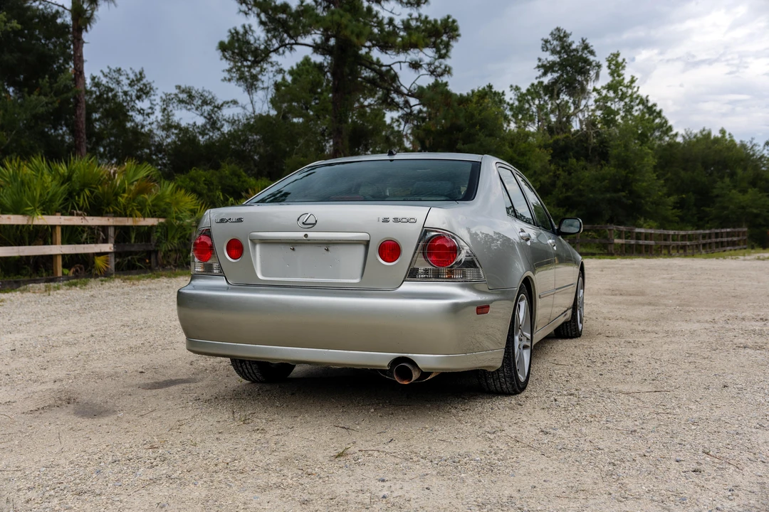 2001 Lexus IS 1st Gen - Image 21 of 31