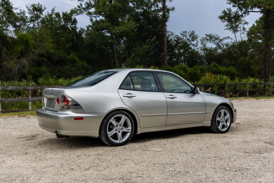 2001 Lexus IS 1st Gen - Image 25 of 31