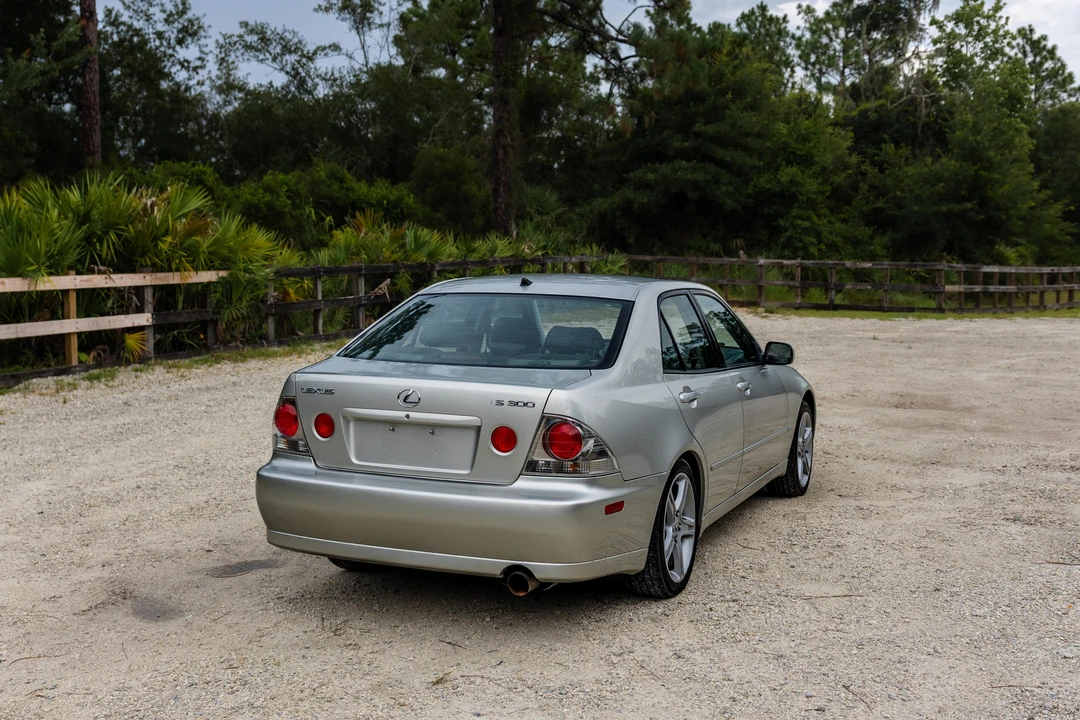 2001 Lexus IS 1st Gen - Image 22 of 31