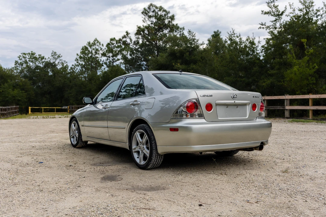 2001 Lexus IS 1st Gen - Image 17 of 31