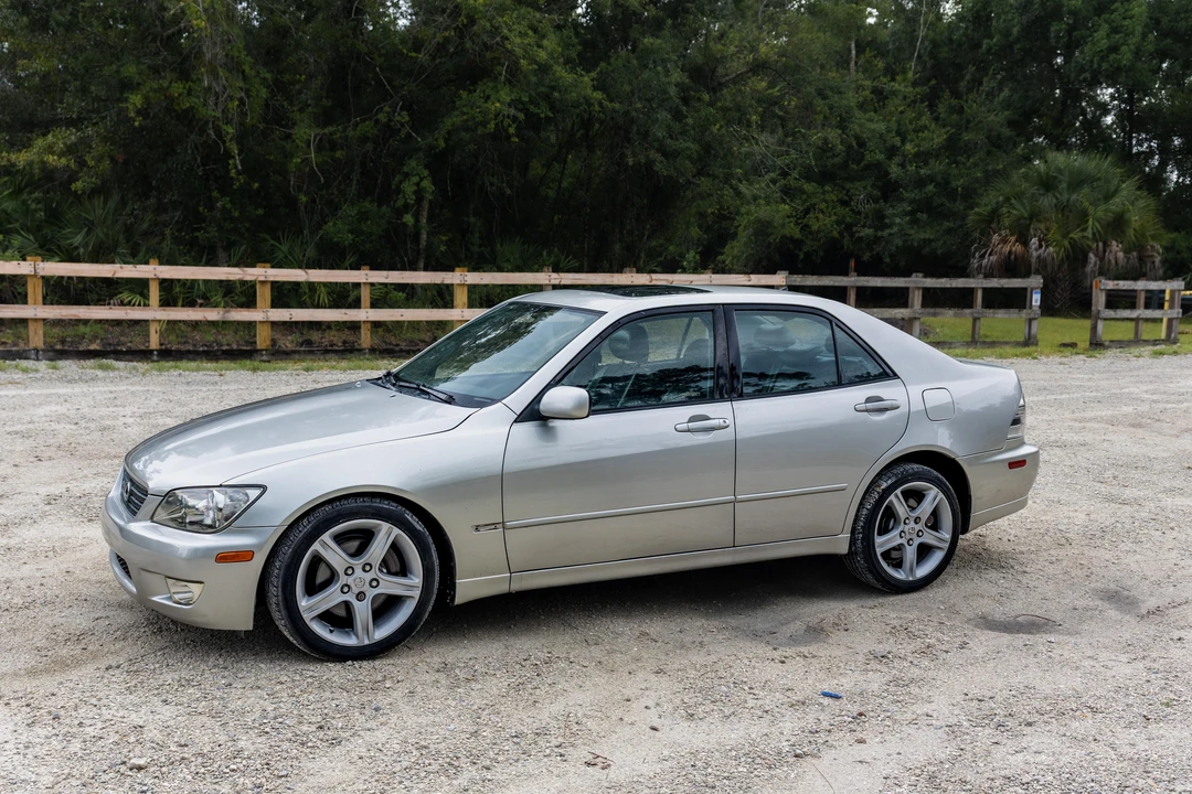 2001 Lexus IS 1st Gen - Image 11 of 31