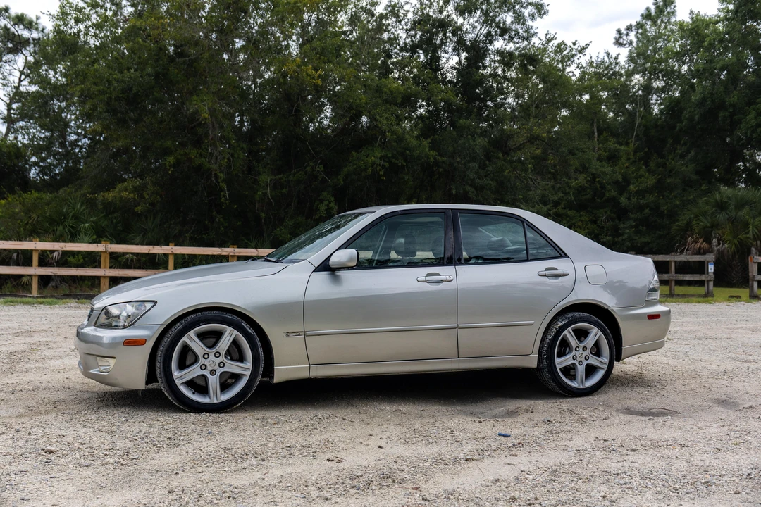 2001 Lexus IS 1st Gen - Image 12 of 31