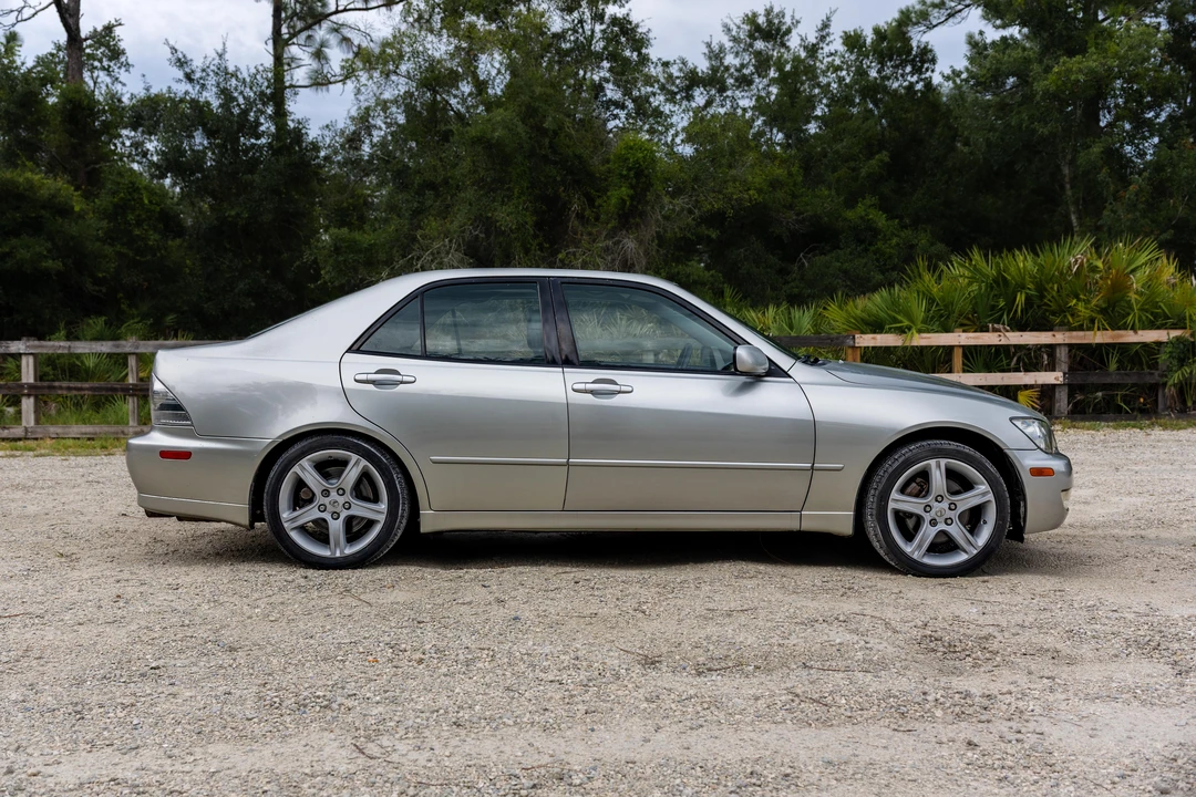 2001 Lexus IS 1st Gen - Image 27 of 31