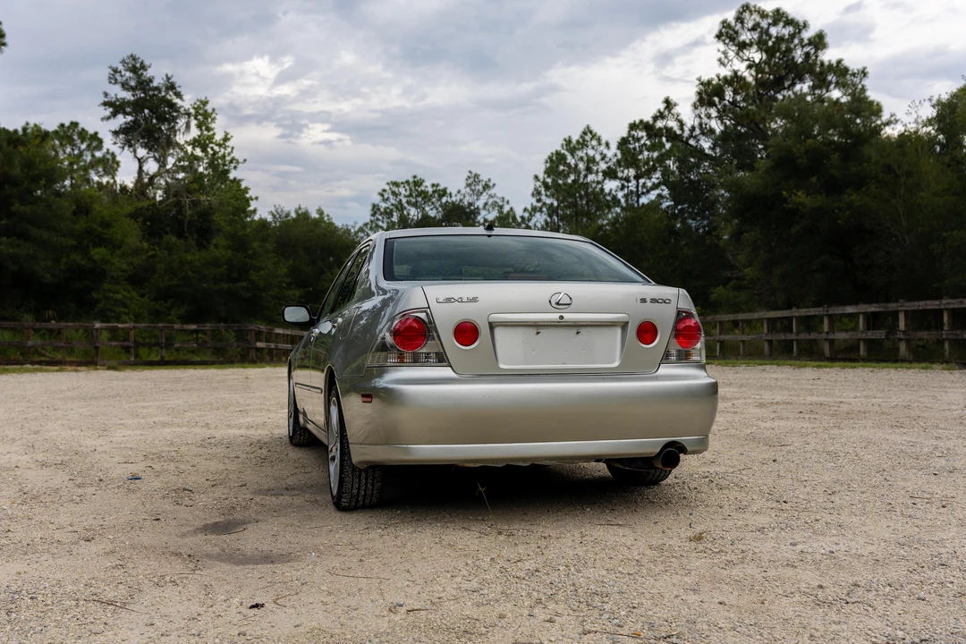 2001 Lexus IS 1st Gen - Image 19 of 31