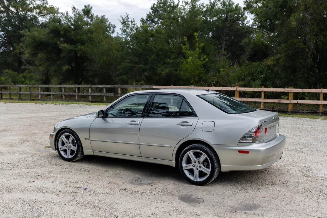 2001 Lexus IS 1st Gen - Image 14 of 31