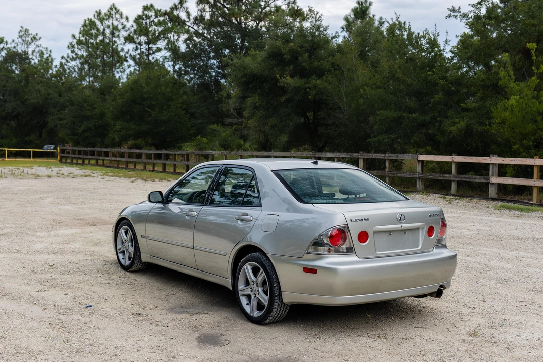 2001 Lexus IS 1st Gen - Image 16 of 31