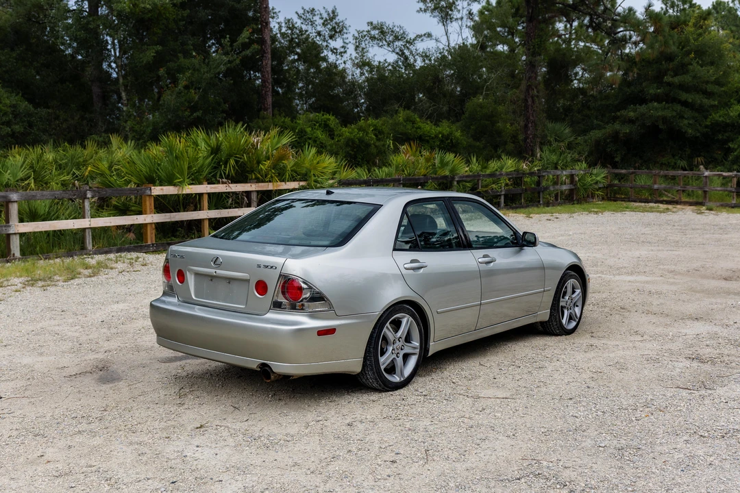 2001 Lexus IS 1st Gen - Image 23 of 31